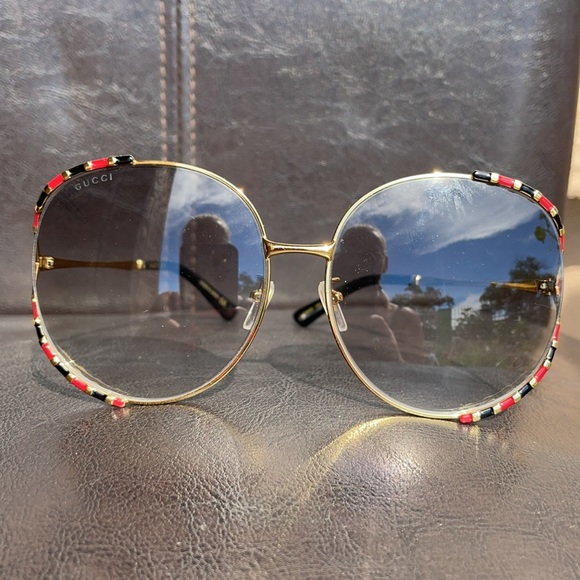 SOLD Gucci oversized women’s sunglasses - Picture 3 of 6